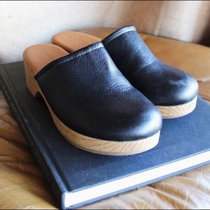Universal Thread Faux Leather Black Clogs